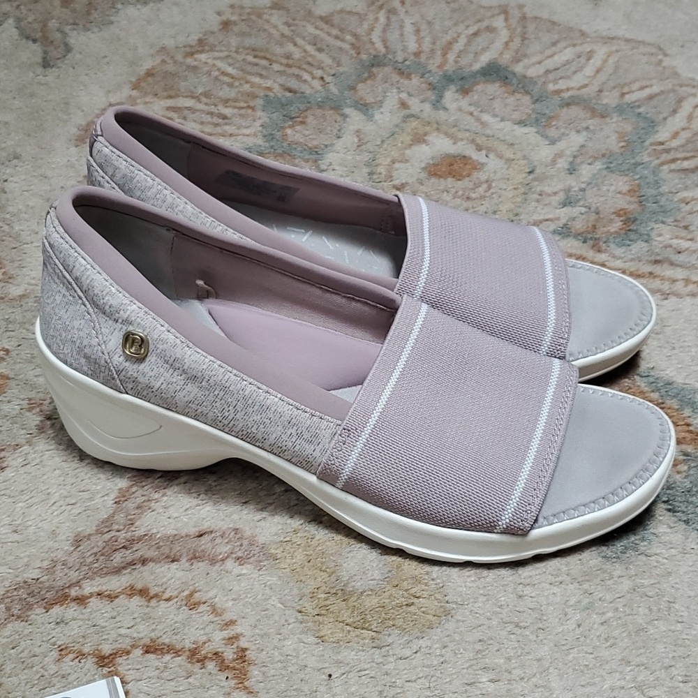 BZees Kudos lilac slip on loafers